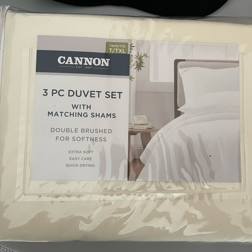 Brand new Duvet 3 pc set. NEVER OPENED